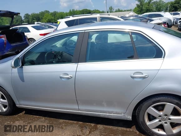 ✅ 2008 Volkswagen Jetta SE • VIN: 3VWRM71K58M061449 • Lot: 42624787. Listed on IAAI with 107,972 mi. Free auction sales archive from the USA and detailed vehicle history report at DreamBid. Image 14.