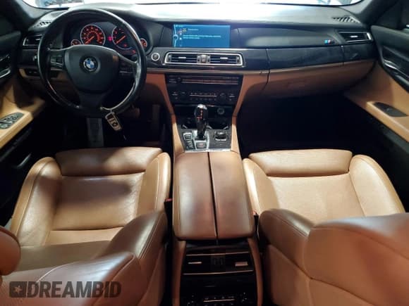 ✅ 2011 BMW 7 Series 750Li xDrive • VIN: WBAKC8C55BC431650 • Lot: 64990905. Wystawiony na Copart z przebiegiem 107 059 mil. Bezpłatny archiwum sprzedaży aukcyjnych z USA i szczegółowy raport historii pojazdu na DreamBid. Zdjęcie 8.