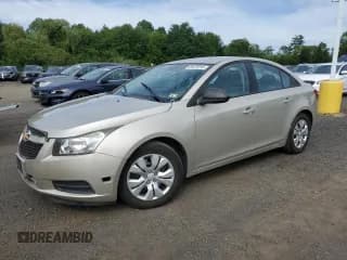 ✅ 2013 Chevrolet Cruze LS • VIN: 1G1PA5SH5D7221398 • Lot: 69479735. Listed on Copart with 162,720 mi. Free auction sales archive from the USA and detailed vehicle history report at DreamBid. Image 1.