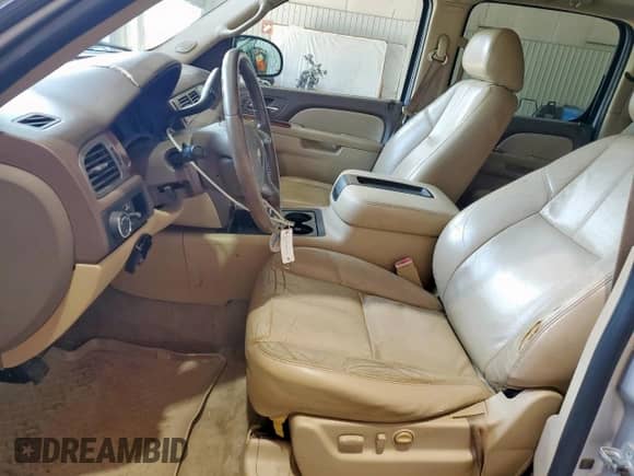 2010 Chevrolet Suburban LT с VIN 1GNUCJE06AR222604, выставлен на аукционе Copart как лот 61961725 с пробегом 206 588 миль миль и Чистый • Clean title. История ставок и продаж доступна на DreamBid. Изображение 7.