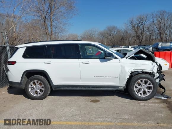 ✅ 2022 Jeep Grand Cherokee Limited • VIN: 1C4RJKBG8N8586661 • Lot: 41760327. Listed on IAAI with 43,894 mi. Free auction sales archive from the USA and detailed vehicle history report at DreamBid. Image 14.