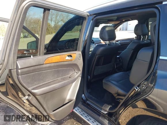 ✅ 2018 Mercedes-Benz GLS 450 • VIN: 4JGDF6EEXJA997104 • Lot: 43675780. Listed on IAAI with 83,434 mi. Free auction sales archive from the USA and detailed vehicle history report at DreamBid. Image 8.