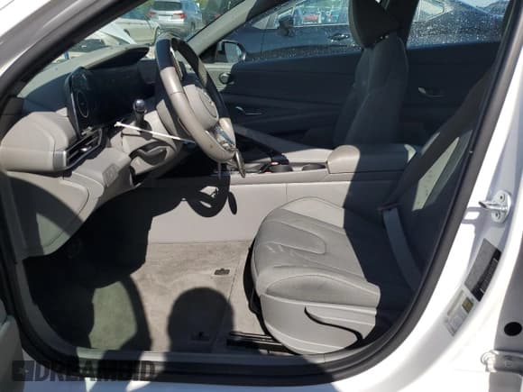 ✅ 2025 Hyundai Elantra SEL Convenience • VIN: KMHLS4DG1SU924590 • Lot: 90633065. Wystawiony na Copart z przebiegiem 14 548 mil. Bezpłatny archiwum sprzedaży aukcyjnych z USA i szczegółowy raport historii pojazdu na DreamBid. Zdjęcie 7.