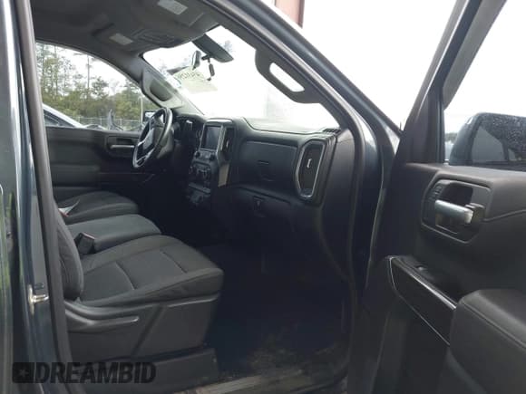 ✅ 2019 Chevrolet Silverado 1500 LT • VIN: 1GCRYDED3KZ264461 • Lot: 43431256. Wystawiony na IAAI z przebiegiem 239 442 mil. Bezpłatny archiwum sprzedaży aukcyjnych z USA i szczegółowy raport historii pojazdu na DreamBid. Zdjęcie 5.