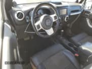 ✅ 2012 Jeep Wrangler Sahara • VIN: 1C4AJWBG4CL153997 • Lot: 55985305. Wystawiony na Copart z przebiegiem 256 157 mil. Bezpłatny archiwum sprzedaży aukcyjnych z USA i szczegółowy raport historii pojazdu na DreamBid. Zdjęcie 8.