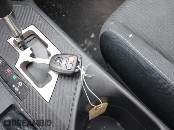 ✅ 2013 Toyota RAV4 XLE • VIN: JTMRFREV6DD029497 • Лот: 43392188. Опубликован ранее на IAAI с пробегом 176 742 миль. Бесплатный доступ к архиву аукционных продаж из США и подробный отчёт об истории автомобиля на DreamBid. Изображение 11.