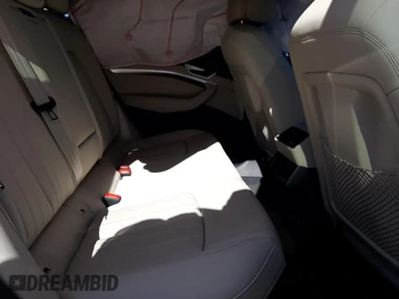 ✅ 2022 Audi e-tron Sportback S line Premium • VIN: WA11AAGE9NB019340 • Lot: 36347173. Wystawiony na Copart z przebiegiem 9 716 mil. Bezpłatny archiwum sprzedaży aukcyjnych z USA i szczegółowy raport historii pojazdu na DreamBid. Zdjęcie 11.