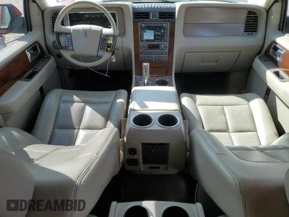 ✅ 2013 Lincoln Navigator • VIN: 5LMJJ2H59DEL05978 • Lot: 82523135. Wystawiony na Copart z przebiegiem 88 356 mil. Bezpłatny archiwum sprzedaży aukcyjnych z USA i szczegółowy raport historii pojazdu na DreamBid. Zdjęcie 8.