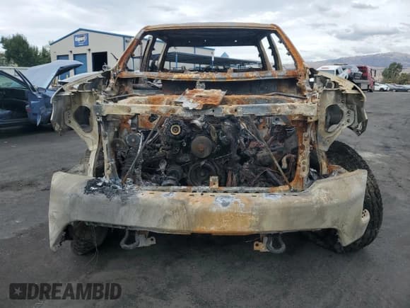 ✅ 2019 Chevrolet Silverado 1500 RST • VIN: 1GCUYEED1KZ134288 • Lot: 82211675. Wystawiony na Copart z przebiegiem Nie podano. Bezpłatny archiwum sprzedaży aukcyjnych z USA i szczegółowy raport historii pojazdu na DreamBid. Zdjęcie 5.