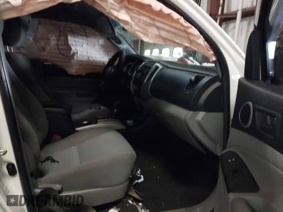 ✅ 2012 Toyota Tacoma • VIN: 3TMLU4EN9CM086455 • Lot: 41398671. Listed on IAAI with 241,138 mi. Free auction sales archive from the USA and detailed vehicle history report at DreamBid. Image 5.