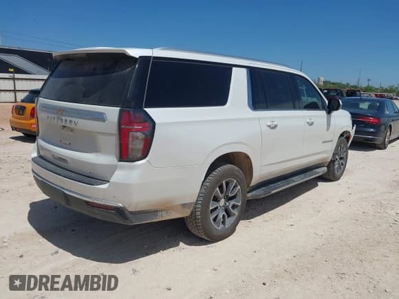 ✅ 2021 Chevrolet Suburban LT • VIN: 1GNSKCKD8MR431554 • Lot: 42774823. Wystawiony na IAAI z przebiegiem 84 653 mil. Bezpłatny archiwum sprzedaży aukcyjnych z USA i szczegółowy raport historii pojazdu na DreamBid. Zdjęcie 4.