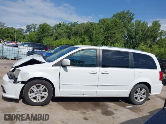 ✅ 2013 Dodge Grand Caravan Crew • VIN: 2C4RDGDG7DR812399 • Lot: 42565877. Wystawiony na IAAI z przebiegiem 212 030 mil. Bezpłatny archiwum sprzedaży aukcyjnych z USA i szczegółowy raport historii pojazdu na DreamBid. Zdjęcie 14.
