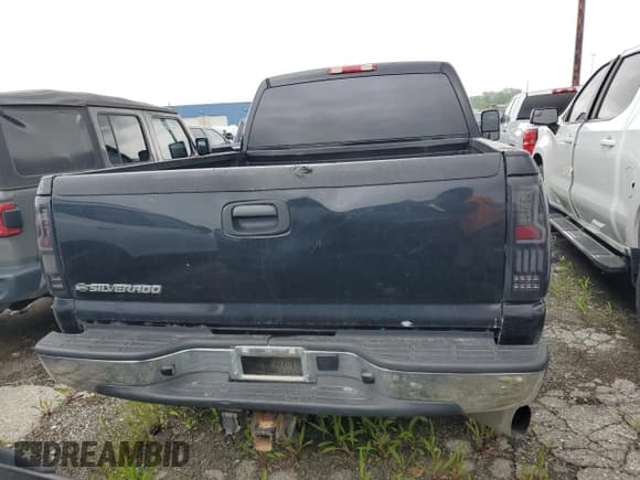 ✅ 2007 Chevrolet Silverado 2500HD LT3 • VIN: 1GCHK23D87F175692 • Lot: 55225575. Listed on Copart with 186,011 mi. Free auction sales archive from the USA and detailed vehicle history report at DreamBid. Image 6.
