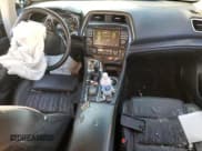 ✅ 2019 Nissan Maxima Platinum • VIN: 1N4AA6AV4KC362550 • Lot: 85938945. Wystawiony na Copart z przebiegiem 87 531 mil. Bezpłatny archiwum sprzedaży aukcyjnych z USA i szczegółowy raport historii pojazdu na DreamBid. Zdjęcie 8.