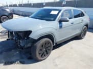 ✅ 2025 Volkswagen Atlas SE • VIN: 1V2JE2CA8SC208052 • Лот: 43152124. Опубликован ранее на IAAI с пробегом 7 837 миль. Бесплатный доступ к архиву аукционных продаж из США и подробный отчёт об истории автомобиля на DreamBid. Изображение 2.