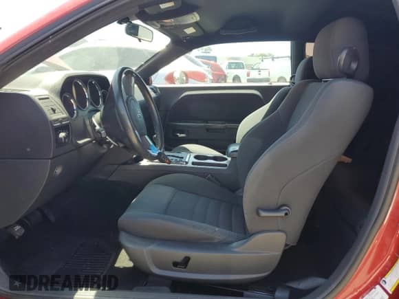 2010 Dodge Challenger SE z VIN 2B3CJ4DV3AH279613, wystawiony jako Copart lot #59335754 z przebiegiem 100 560 mil mil oraz Szkoda całkowita • Salvage title. Historia ofert i sprzedaży dostępna na DreamBid. Obrazek 7.