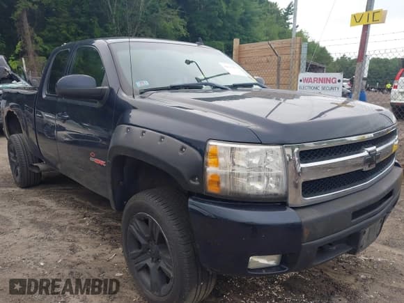 ✅ 2007 Chevrolet Silverado 1500 • VIN: 1GCFK19Y07Z616323 • Lot: 42637873. Wystawiony na IAAI z przebiegiem 191 057 mil. Bezpłatny archiwum sprzedaży aukcyjnych z USA i szczegółowy raport historii pojazdu na DreamBid. Zdjęcie 1.