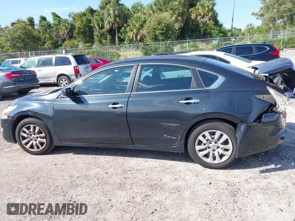 ✅ 2014 Nissan Altima SV • VIN: 1N4AL3AP7EC168903 • Lot: 43354952. Listed on IAAI with 149,997 mi. Free auction sales archive from the USA and detailed vehicle history report at DreamBid. Image 14.