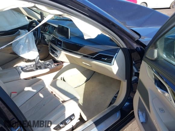 ✅ 2018 BMW 7 Series 740i xDrive • VIN: WBA7E4C54JGV23736 • Lot: 41457470. Listed on IAAI with 70,243 mi. Free auction sales archive from the USA and detailed vehicle history report at DreamBid. Image 5.