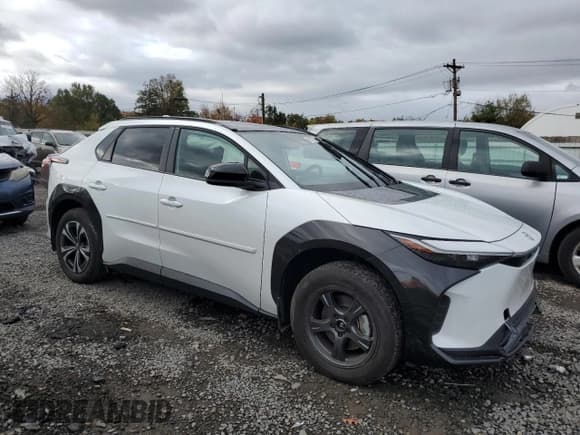 ✅ 2024 Toyota bZ4X XLE • VIN: JTMABACA4RA087675 • Lot: 87002155. Wystawiony na Copart z przebiegiem 14 981 mil. Bezpłatny archiwum sprzedaży aukcyjnych z USA i szczegółowy raport historii pojazdu na DreamBid. Zdjęcie 4.