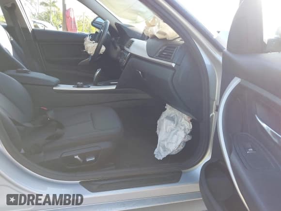 ✅ 2017 BMW 3 Series 320i • VIN: WBA8E1G37HNU18402 • Lot: 43729238. Listed on IAAI with 31,249 mi. Free auction sales archive from the USA and detailed vehicle history report at DreamBid. Image 5.