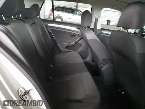 ✅ 2016 Volkswagen Golf TSI S • VIN: 3VW217AUXGM010457 • Lot: 81880235. Wystawiony na Copart z przebiegiem 81 627 mil. Bezpłatny archiwum sprzedaży aukcyjnych z USA i szczegółowy raport historii pojazdu na DreamBid. Zdjęcie 10.