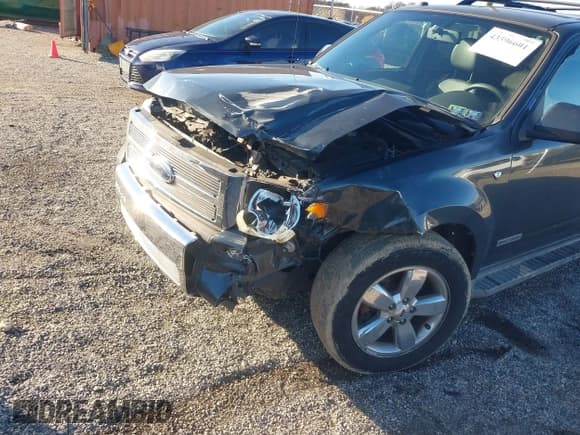 ✅ 2008 Ford Escape Limited • VIN: 1FMCU94198KD85403 • Lot: 43596601. Listed on IAAI with 139,290 mi. Free auction sales archive from the USA and detailed vehicle history report at DreamBid. Image 6.