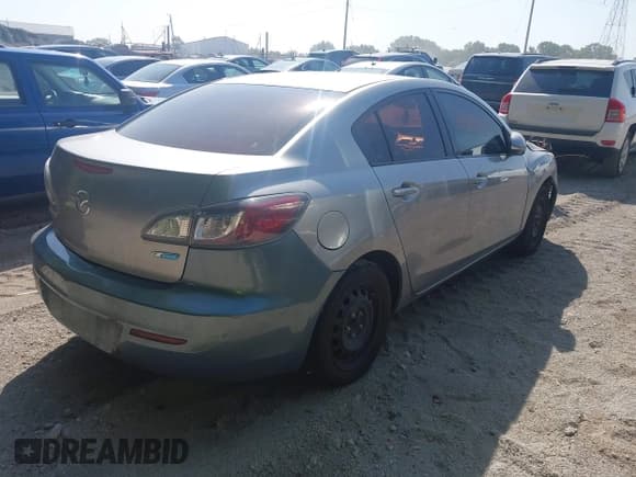 ✅ 2013 Mazda 3 i Sport • VIN: JM1BL1U71D1761178 • Lot: 43022091. Wystawiony na IAAI z przebiegiem 220 696 mil. Bezpłatny archiwum sprzedaży aukcyjnych z USA i szczegółowy raport historii pojazdu na DreamBid. Zdjęcie 4.