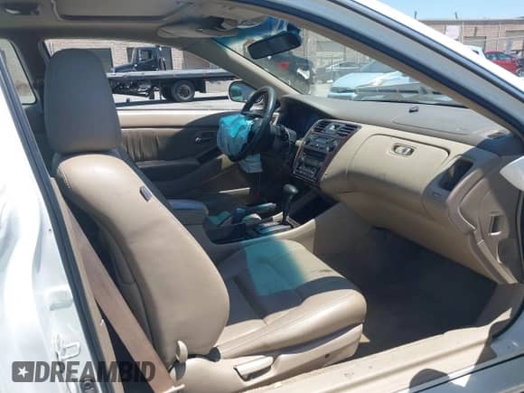 2001 Honda Accord EX с VIN 1HGCG22501A008920, выставлен на аукционе IAAI как лот 42500369 с пробегом 331 256 миль миль и . История ставок и продаж доступна на DreamBid. Изображение 5.