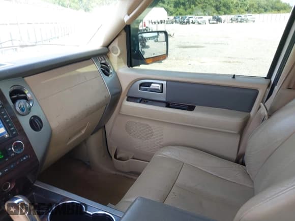 ✅ 2013 Ford Expedition XLT • VIN: 1FMJU1J58DEF11405 • Lot: 42352064. Listed on IAAI with 138,050 mi. Free auction sales archive from the USA and detailed vehicle history report at DreamBid. Image 5.