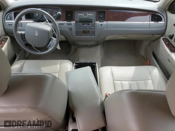 ✅ 2007 Lincoln Town Car Signature • VIN: 1LNHM81W27Y623751 • Lot: 71100975. Listed on Copart with 94,321 mi. Free auction sales archive from the USA and detailed vehicle history report at DreamBid. Image 8.