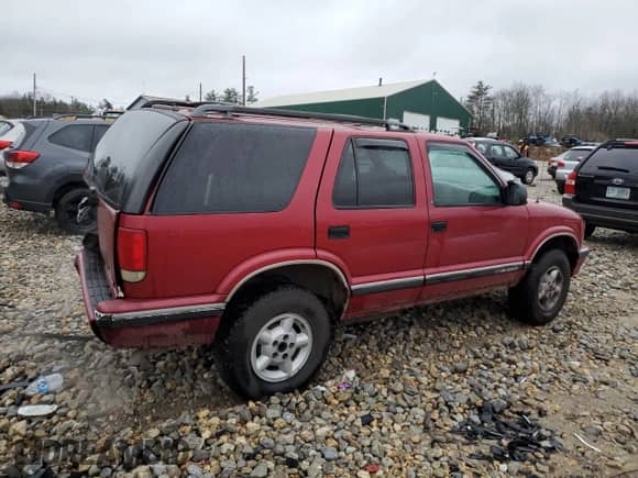 1997 Chevrolet Blazer LS z VIN 1GNDT13W6V2182627, wystawiony jako Copart lot #81456354 z przebiegiem 183 550 mil mil oraz Szkoda całkowita • Salvage title. Historia ofert i sprzedaży dostępna na DreamBid. Obrazek 3.