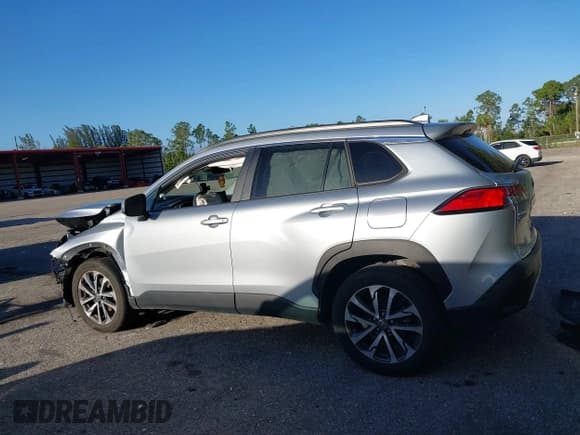 ✅ 2022 Toyota Corolla Cross XLE • VIN: 7MUEAAAG9NV005163 • Lot: 41739906. Listed on IAAI with 55,424 mi. Free auction sales archive from the USA and detailed vehicle history report at DreamBid. Image 14.