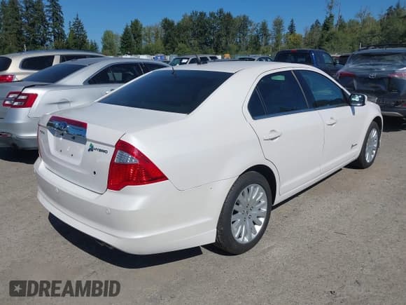 ✅ 2011 Ford Fusion Hybrid • VIN: 3FADP0L32BR202768 • Lot: 43224665. Wystawiony na IAAI z przebiegiem 32 722 mil. Bezpłatny archiwum sprzedaży aukcyjnych z USA i szczegółowy raport historii pojazdu na DreamBid. Zdjęcie 4.