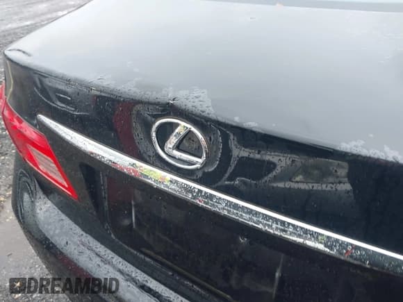 ✅ 2011 Lexus ES 330 • VIN: JTHBK1EG0B2414917 • Lot: 43644894. Wystawiony na IAAI z przebiegiem 129 688 mil. Bezpłatny archiwum sprzedaży aukcyjnych z USA i szczegółowy raport historii pojazdu na DreamBid. Zdjęcie 6.