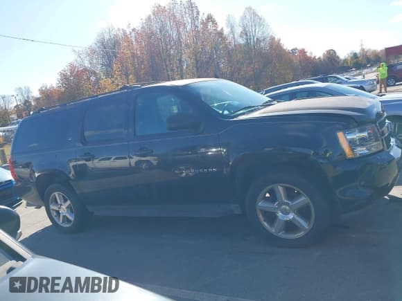 ✅ 2013 Chevrolet Suburban LT • VIN: 1GNSCJE0XDR292554 • Лот: 43662748. Опубликован ранее на IAAI с пробегом 233 084 миль. Бесплатный доступ к архиву аукционных продаж из США и подробный отчёт об истории автомобиля на DreamBid. Изображение 13.