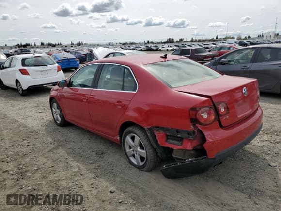 ✅ 2009 Volkswagen Jetta SE • VIN: 3VWRZ71K49M096874 • Lot: 52187665. Listed on Copart with 108,889 mi. Free auction sales archive from the USA and detailed vehicle history report at DreamBid. Image 2.