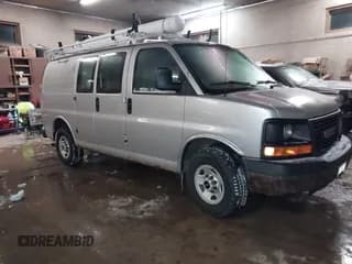 ✅ 2009 GMC Savana Cargo • VIN: 1GTGG25C791148274 • Lot: 43888892. Wystawiony na IAAI z przebiegiem 157 102 mil. Bezpłatny archiwum sprzedaży aukcyjnych z USA i szczegółowy raport historii pojazdu na DreamBid. Zdjęcie 1.
