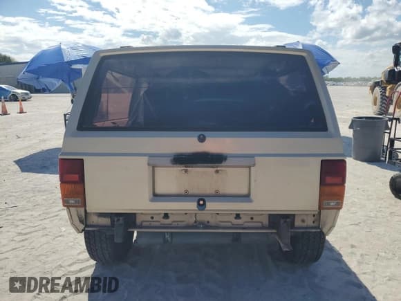 ✅ 1994 Jeep Cherokee SE • VIN: 1J4FT27P0RL177430 • Лот: 89679505. Опубликован ранее на Copart с пробегом Не указан. Бесплатный доступ к архиву аукционных продаж из США и подробный отчёт об истории автомобиля на DreamBid. Изображение 6.