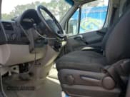 ✅ 2016 Mercedes-Benz Sprinter Cargo • VIN: WD3PE7CD2GP242078 • Lot: 80374265. Wystawiony na Copart z przebiegiem Nie podano. Bezpłatny archiwum sprzedaży aukcyjnych z USA i szczegółowy raport historii pojazdu na DreamBid. Zdjęcie 7.