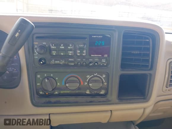 ✅ 2002 Chevrolet Silverado 2500HD LS • VIN: 1GCHC23U32F120105 • Лот: 43413786. Опубликован ранее на IAAI с пробегом 246 321 миль. Бесплатный доступ к архиву аукционных продаж из США и подробный отчёт об истории автомобиля на DreamBid. Изображение 14.