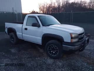2006 Chevrolet Silverado 1500 Work Truck z VIN 3GCEK14X76G177081, wystawiony jako IAAI lot #41676807 z przebiegiem 258 403 mil mil oraz . Historia ofert i sprzedaży dostępna na DreamBid. Obrazek 1.