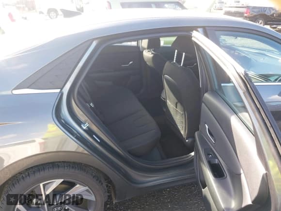 ✅ 2025 Hyundai Elantra SEL Convenience • VIN: KMHLS4DG6SU873023 • Lot: 43646971. Listed on IAAI with 23,169 mi. Free auction sales archive from the USA and detailed vehicle history report at DreamBid. Image 8.