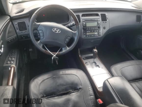 ✅ 2011 Hyundai Azera Limited • VIN: KMHFC4DF5BA552237 • Lot: 53460455. Listed on Copart with 132,910 mi. Free auction sales archive from the USA and detailed vehicle history report at DreamBid. Image 8.