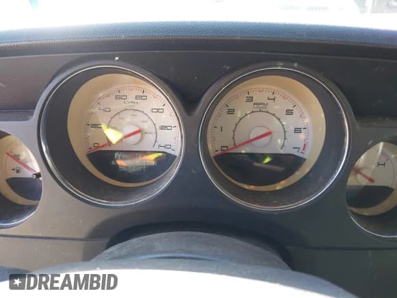 ✅ 2011 Dodge Challenger • VIN: 2B3CJ4DG6BH581755 • Lot: 43572705. Wystawiony na IAAI z przebiegiem Nie podano. Bezpłatny archiwum sprzedaży aukcyjnych z USA i szczegółowy raport historii pojazdu na DreamBid. Zdjęcie 7.