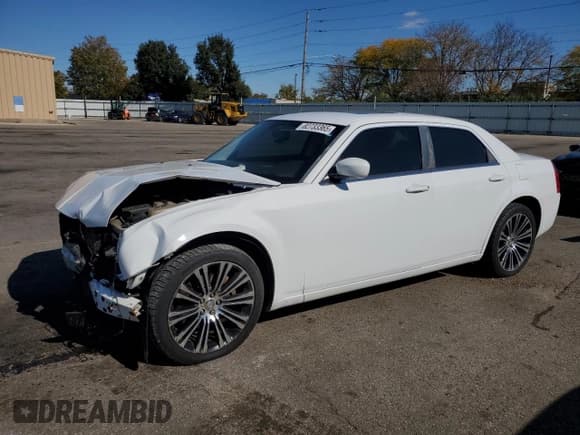 ✅ 2010 Chrysler 300 S • VIN: 2C3CA2CV4AH330402 • Лот: 82733365. Опубликован ранее на Copart с пробегом 222 715 миль. Бесплатный доступ к архиву аукционных продаж из США и подробный отчёт об истории автомобиля на DreamBid. Изображение 1.