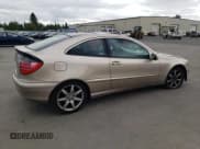 ✅ 2002 Mercedes-Benz C 230/260/280/320 • VIN: WDBRN47J82A350714 • Лот: 68960875. Опубликован ранее на Copart с пробегом 111 042 миль. Бесплатный доступ к архиву аукционных продаж из США и подробный отчёт об истории автомобиля на DreamBid. Изображение 3.