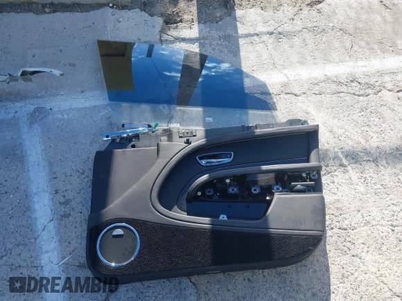 ✅ 2017 Bentley Mulsanne • VIN: SCBBG7ZHXHC003202 • Lot: 41706373. Listed on IAAI with 42,703 mi. Free auction sales archive from the USA and detailed vehicle history report at DreamBid. Image 18.