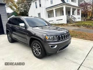 2018 Jeep Grand Cherokee Sterling z VIN 1C4RJFBG7JC421750, wystawiony jako Copart lot #90994695 z przebiegiem 162 623 mil mil oraz Czysty tytuł • Clean title. Historia ofert i sprzedaży dostępna na DreamBid. Obrazek 1.