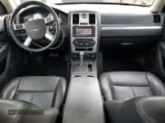 ✅ 2010 Chrysler 300 Touring • VIN: 2C3CA5CV4AH135403 • Лот: 82389715. Опубликован ранее на Copart с пробегом 216 260 миль. Бесплатный доступ к архиву аукционных продаж из США и подробный отчёт об истории автомобиля на DreamBid. Изображение 8.